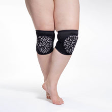Load image into Gallery viewer, Queen Wear "Wild Leopard" Classic Knee Pads
