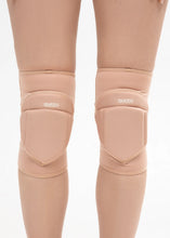 Load image into Gallery viewer, QueenWear Knee Pads – PRO 4 – Latte Nude
