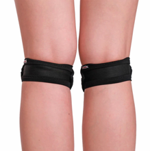 Load image into Gallery viewer, Queen Wear Slides Knee Pads – Lips Black
